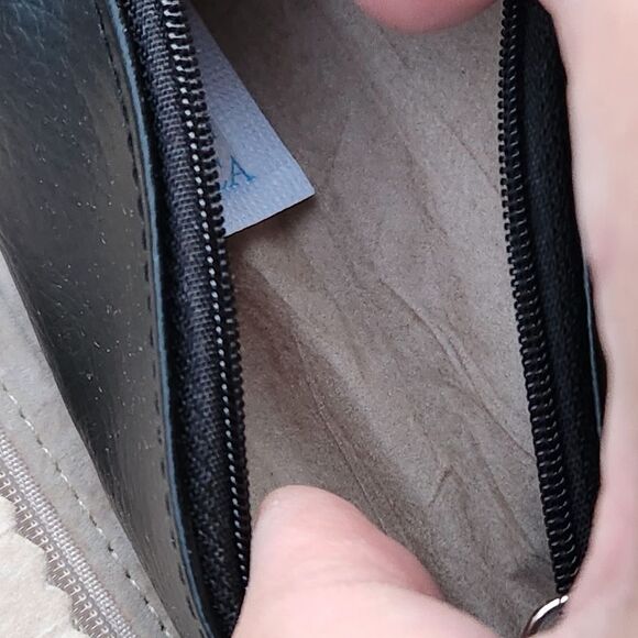 Black Minimalist Key and Card Holder - Picture 5 of 9